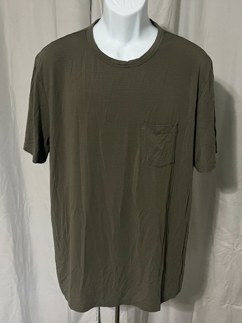 💪 Vuori Men's Green Striped Short Sleeve Stretch Athletic T-Shirt Large L EUC - Picture 2 of 5